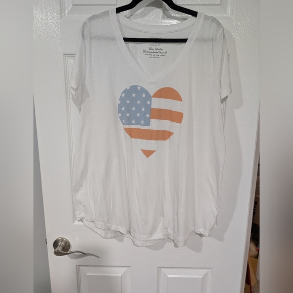 Torrid AMERICAN HEART V-NECK TEE in Size 2 (18/20) - Picture 1 of 8